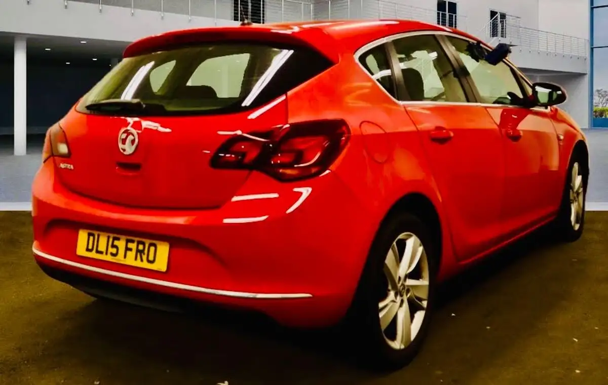 2015-vauxhall-astra-14-sri-vvt-16v-100ps-1398cc-big-3