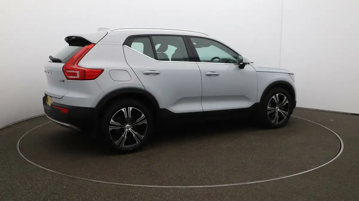 2022-volvo-xc40-20-b4-inscription-awd-big-42