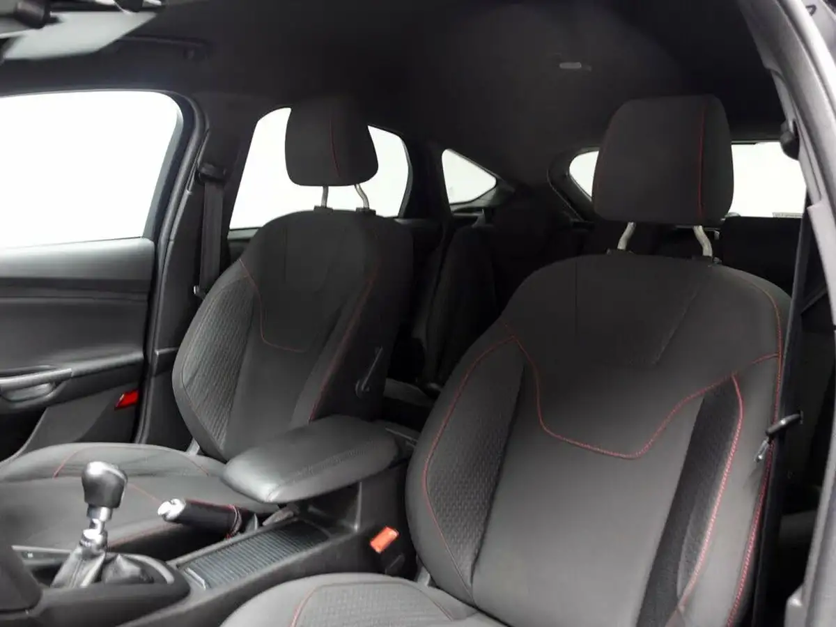 2018-ford-focus-10t-st-line-x-140ps-hatchback-big-14