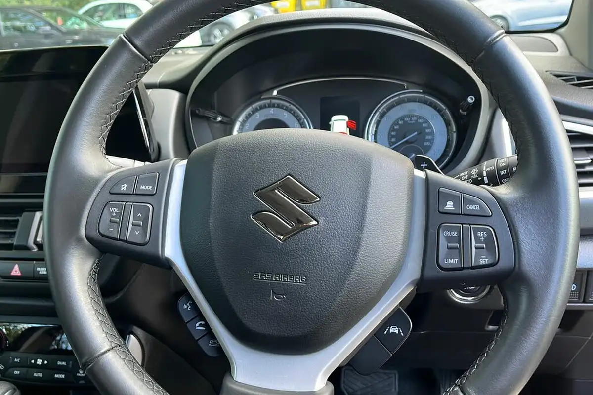 2024-suzuki-s-cross-15-motion-big-36