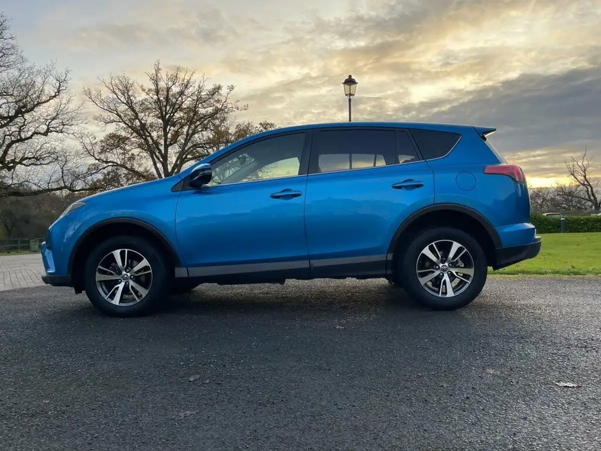 2016-toyota-rav4-20d-4d-business-edition-big-8