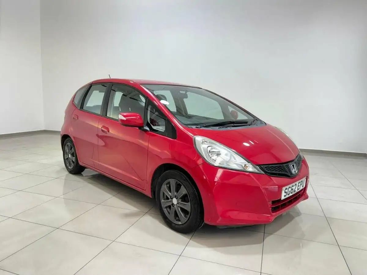 2012-honda-jazz-14-es-big-0