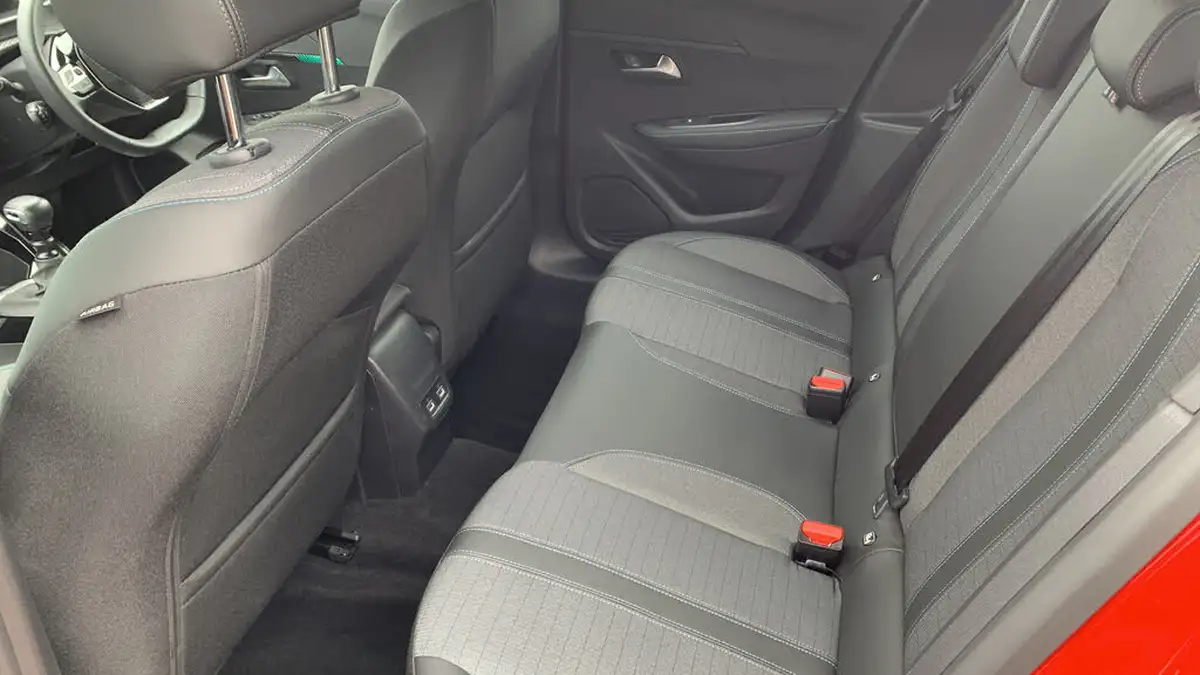 2023-peugeot-208-12-puretech-allure-premium-100ps-big-33