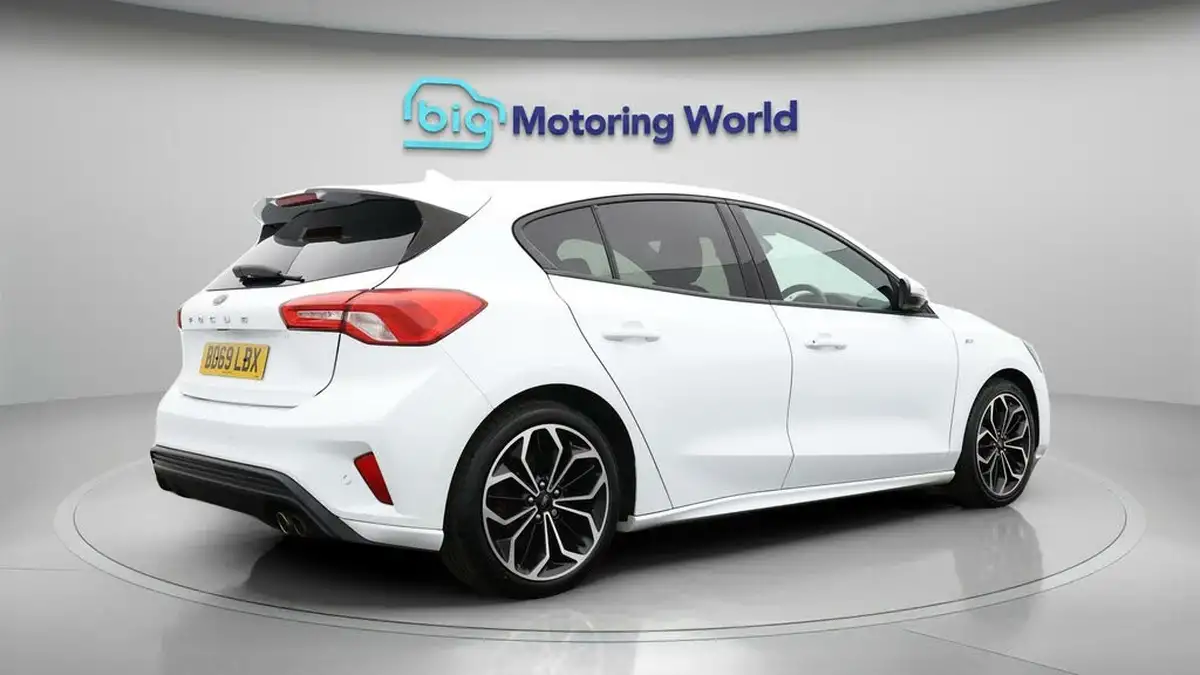 2019-ford-focus-10t-st-line-x-hatchback-big-6