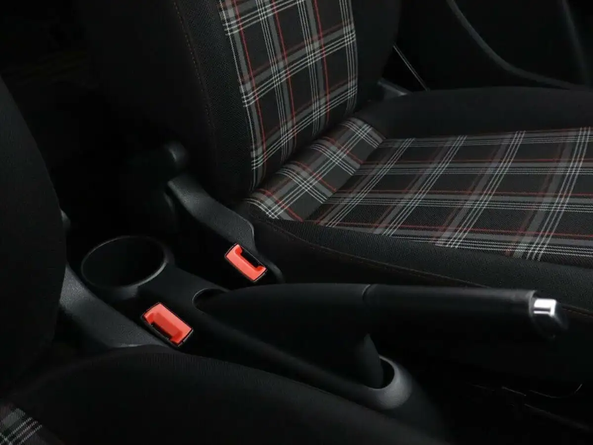 2021-volkswagen-up-10-gti-3d-big-25