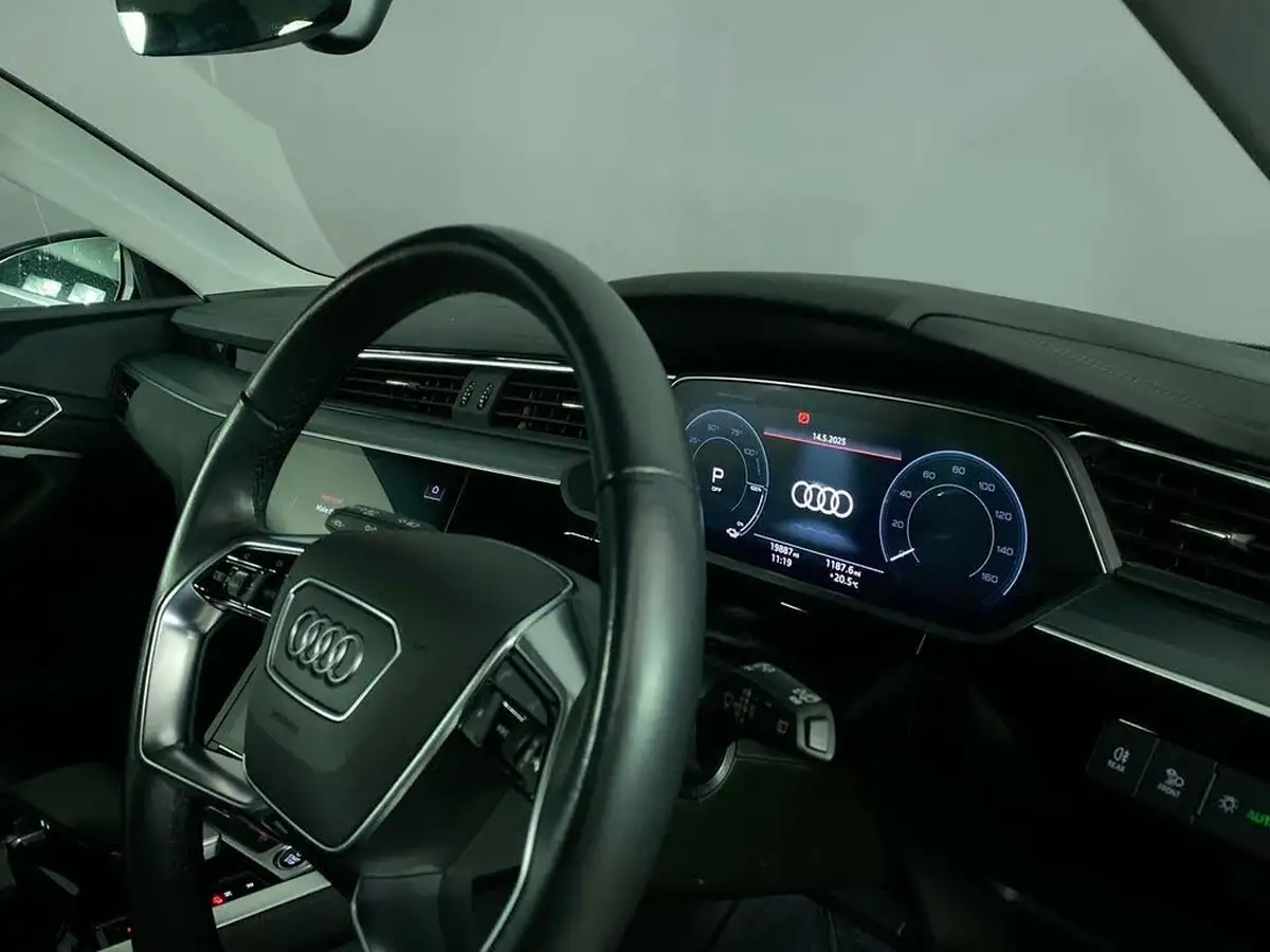 2022-audi-e-tron-55e-technik-station-wagon-big-15