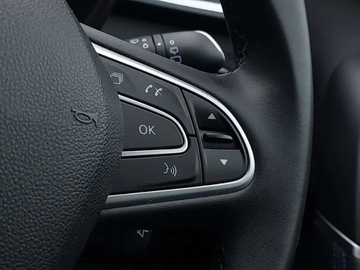 2022-ford-focus-23t-st-hatchback-big-17