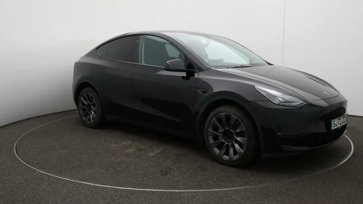 2022-tesla-model-y-e-long-range-big-42
