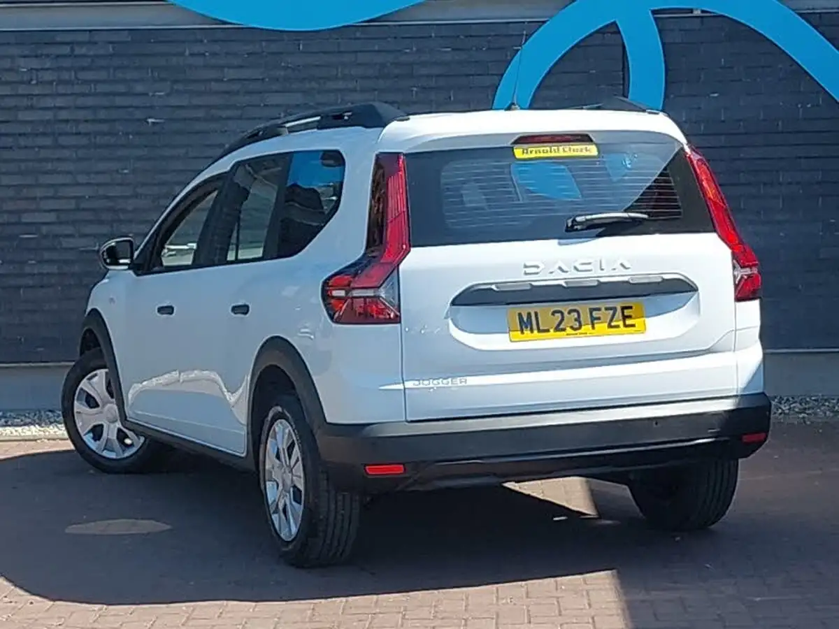 2023-dacia-jogger-10-tce-essential-big-1