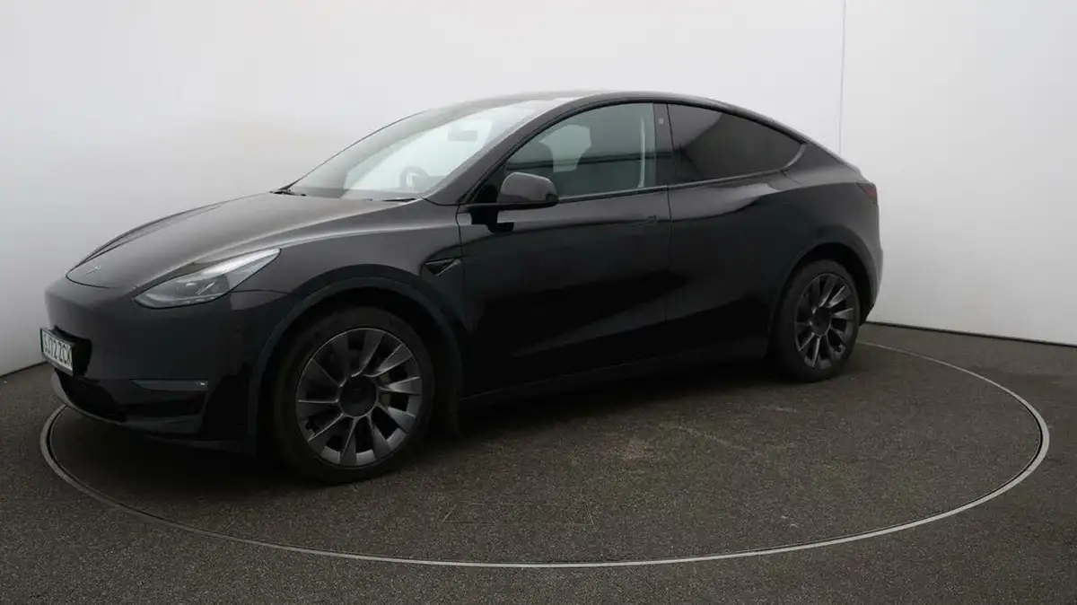 2022-tesla-model-y-e-long-range-big-66