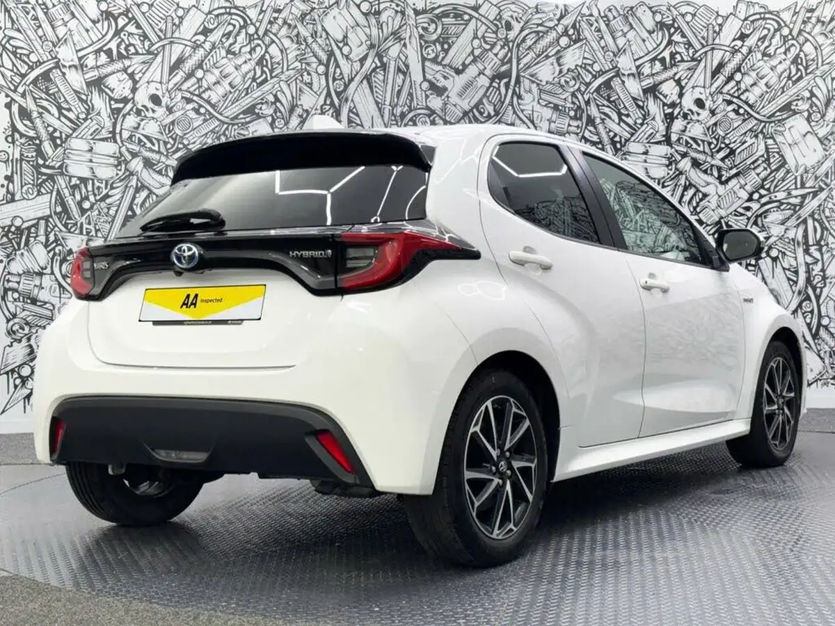 2021-toyota-yaris-15-vvt-i-design-big-9