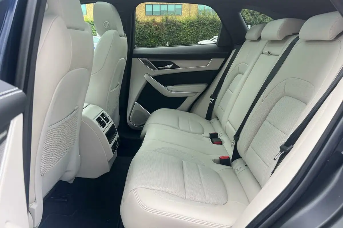 2024-jaguar-f-pace-20-d200-r-dynamic-se-black-90th-anniversary-edition-big-38
