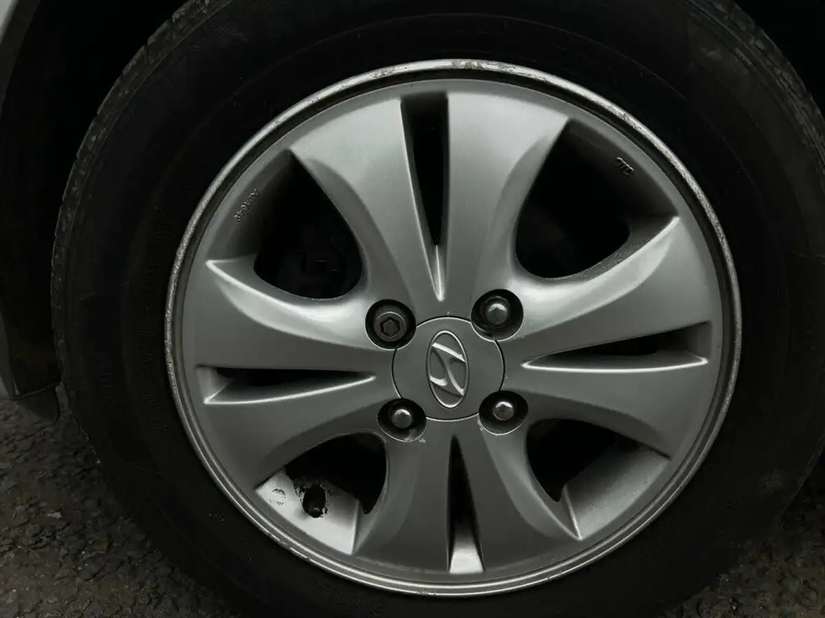 2013-hyundai-i10-12-active-auto-big-15