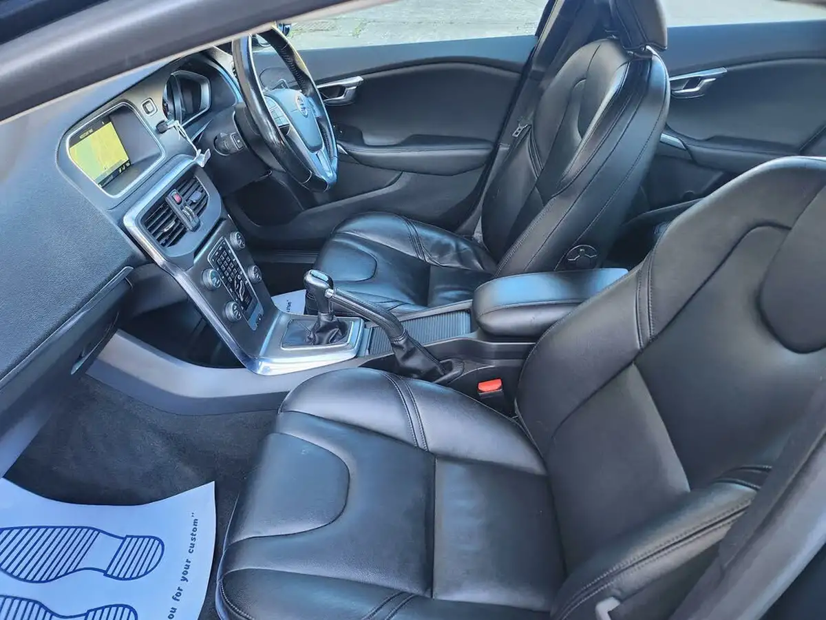 2015-volvo-v40-20td-d4-se-lux-big-8