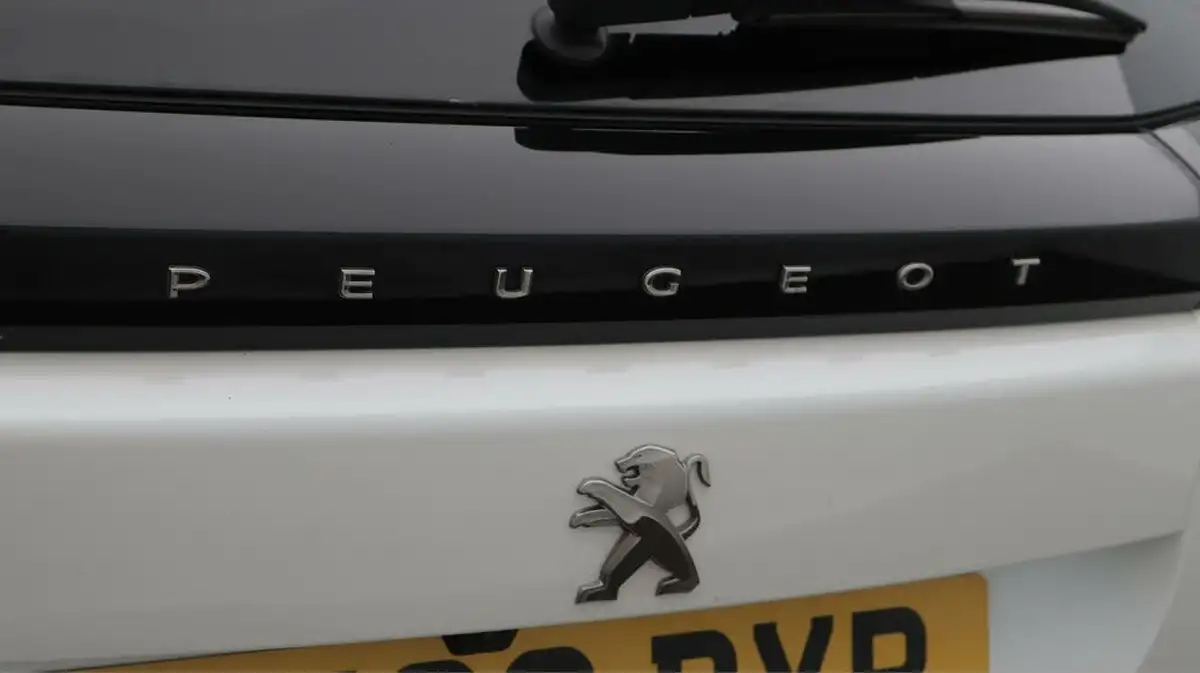 2022-peugeot-2008-suv-12-puretech-gt-big-21