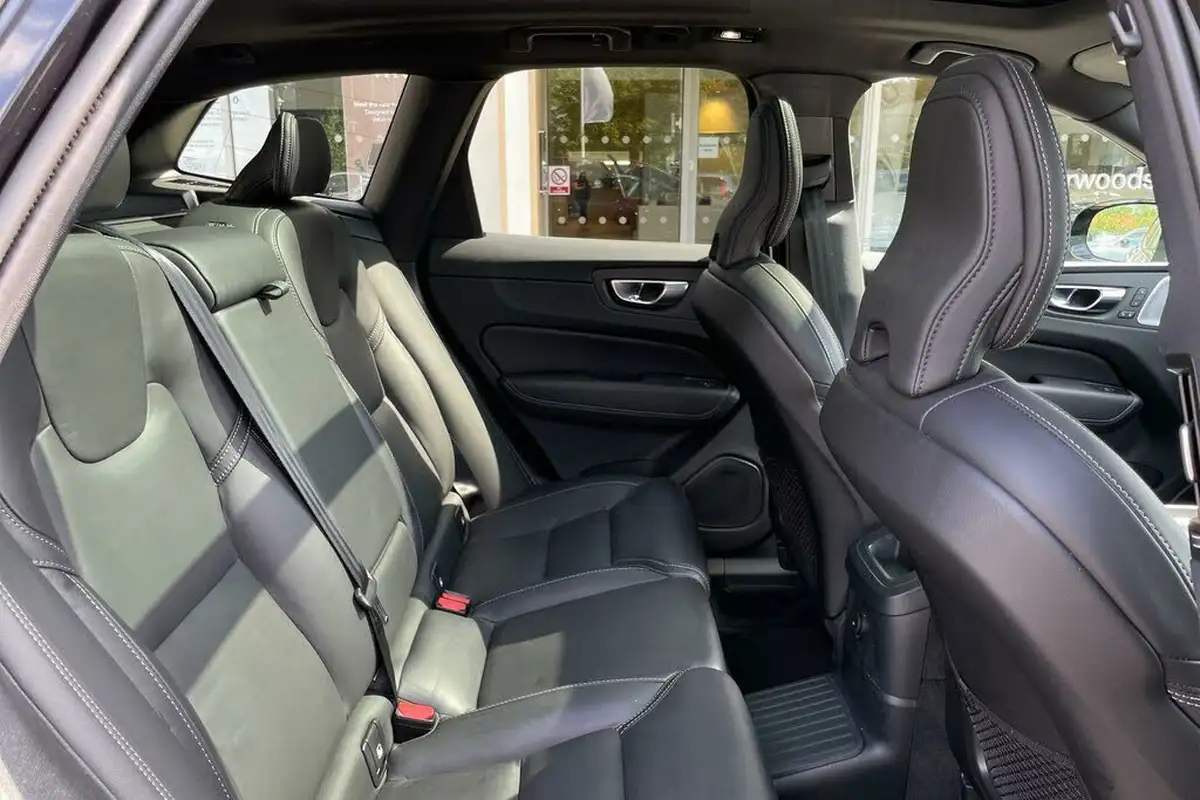 2024-volvo-xc60-20-t8-ultra-black-edition-big-21