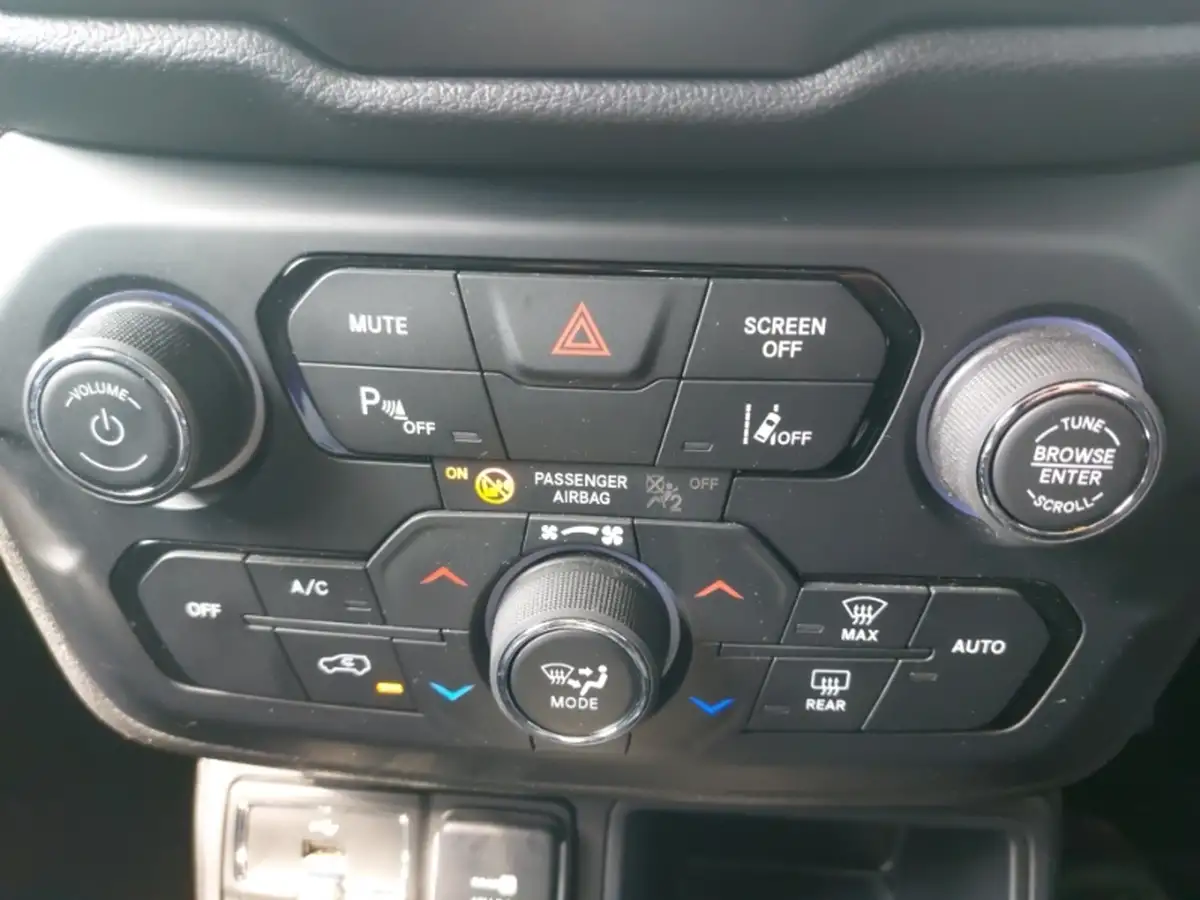 2022-jeep-renegade-10-gse-night-eagle-big-14