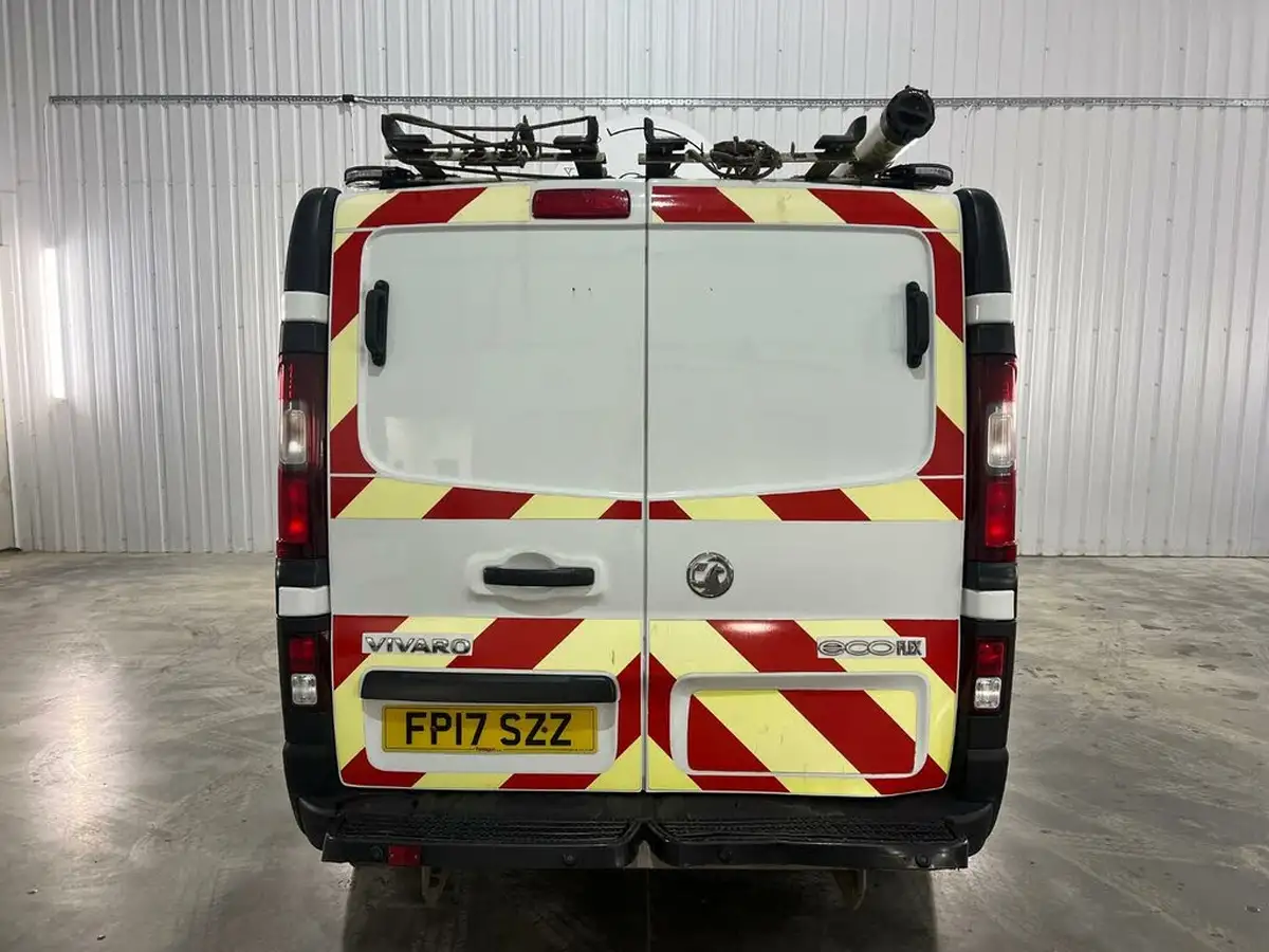 2017-vauxhall-vivaro-16cdti-2900-l1h1-95pseu6-ss-ecoflex-panel-van-big-2
