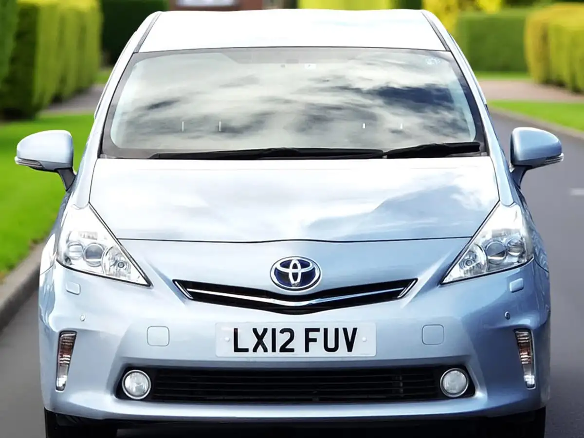2012-toyota-prius-18-vvt-i-t4-hybrid-big-24
