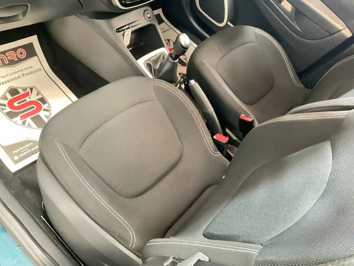 2019-renault-captur-09-tce-play-big-28