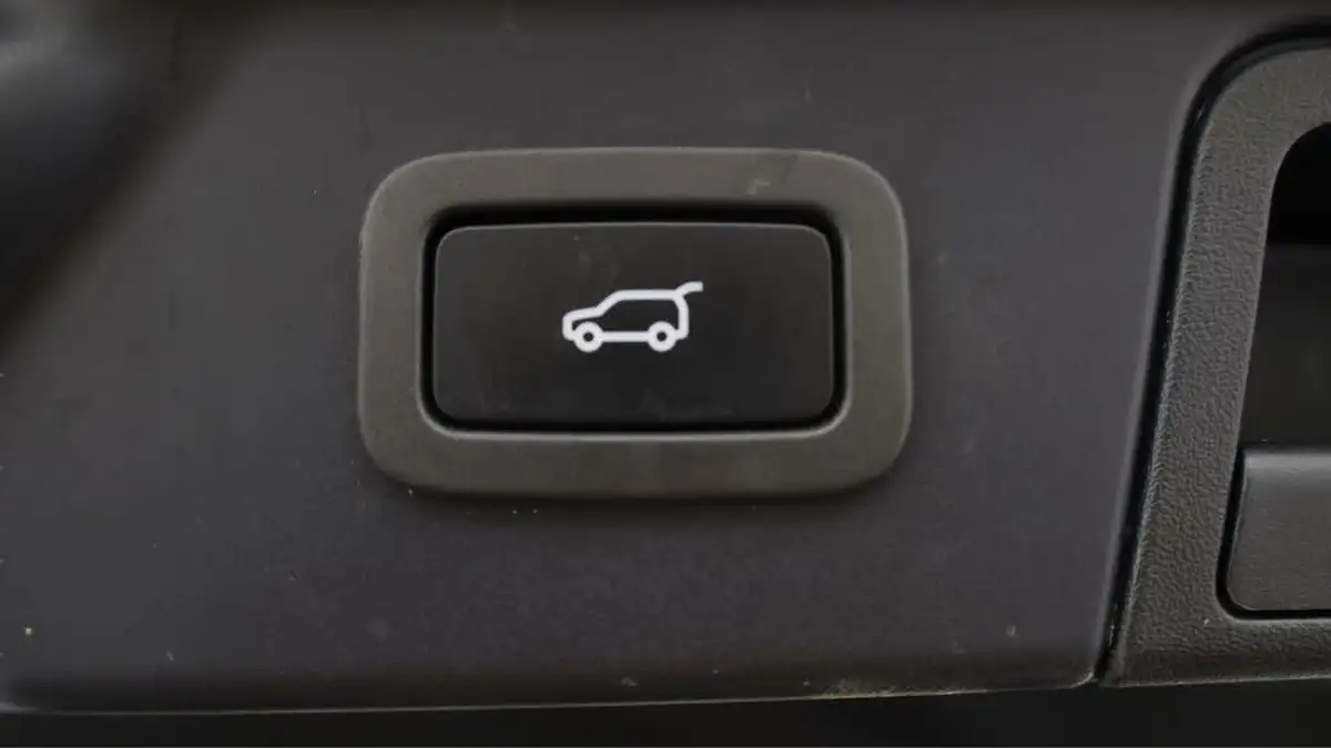 2022-land-rover-range-rover-velar-20-d200-r-dynamic-se-big-21