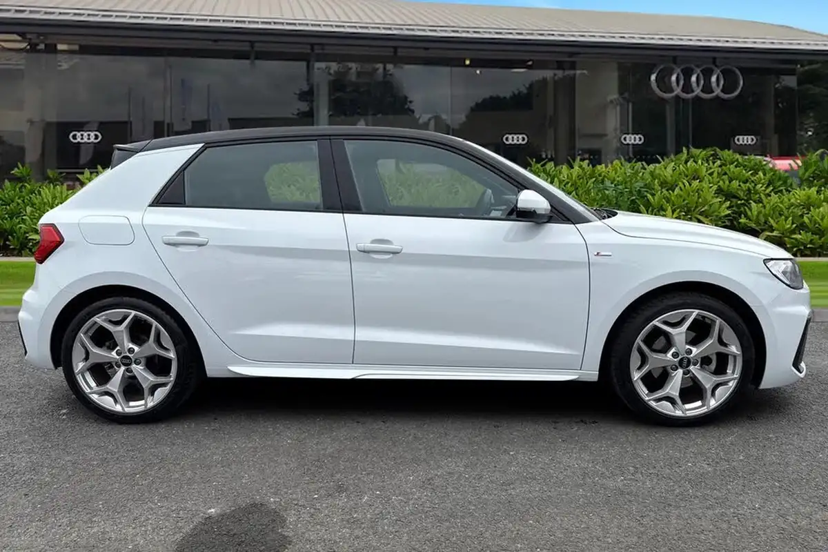 2023-audi-a1-10-30-tfsi-s-line-big-2