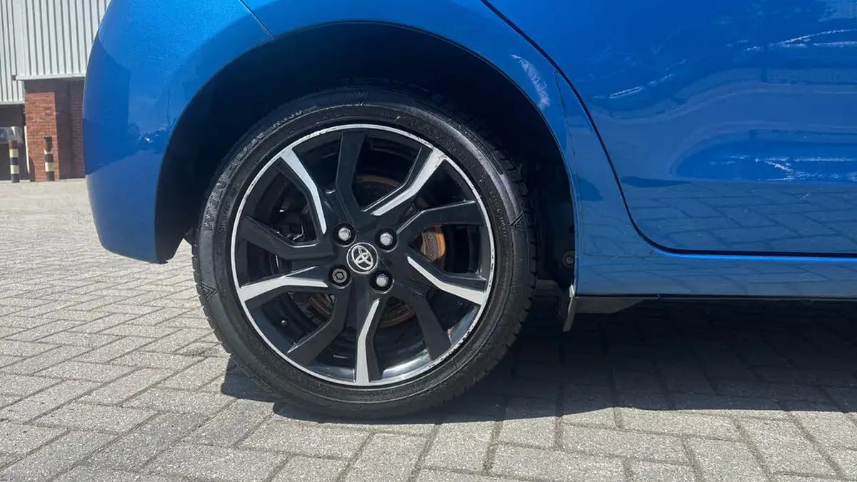 2015-toyota-yaris-133-sport-big-14