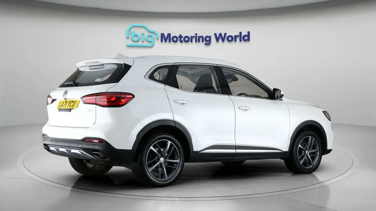 2022-mg-hs-15t-gdi-exclusive-162ps-big-7