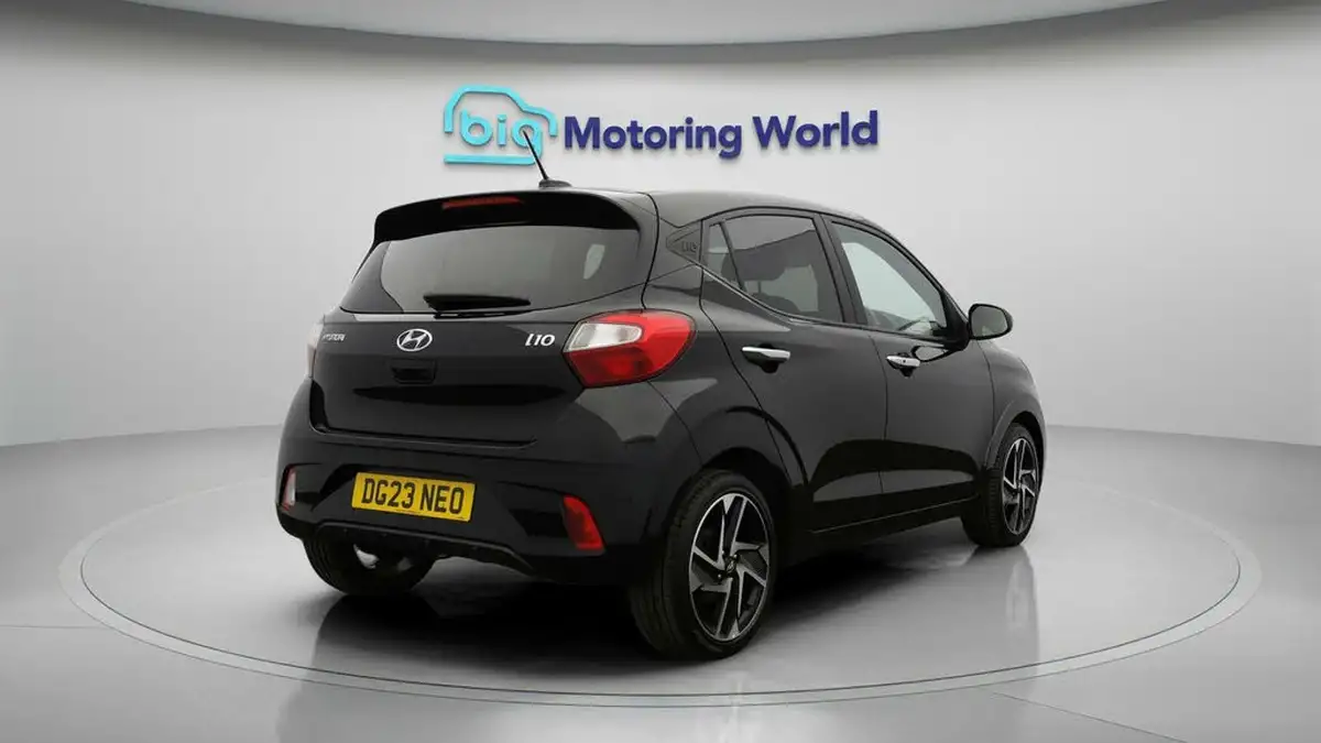 2023-hyundai-i10-10-premium-big-6