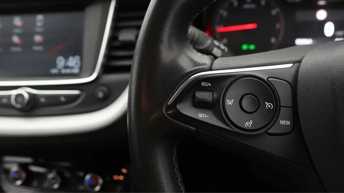 2020-vauxhall-grandland-x-15td-se-big-20