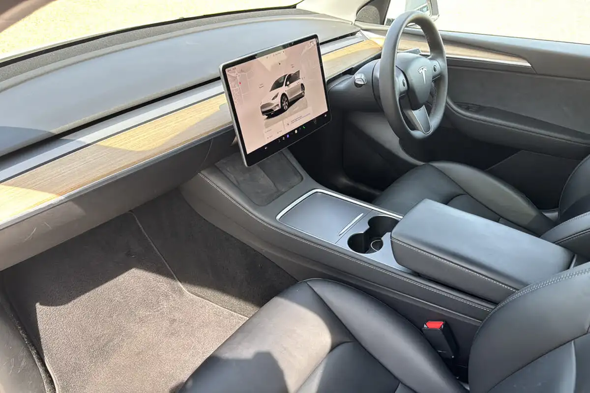 2022-tesla-model-y-e-long-range-big-10