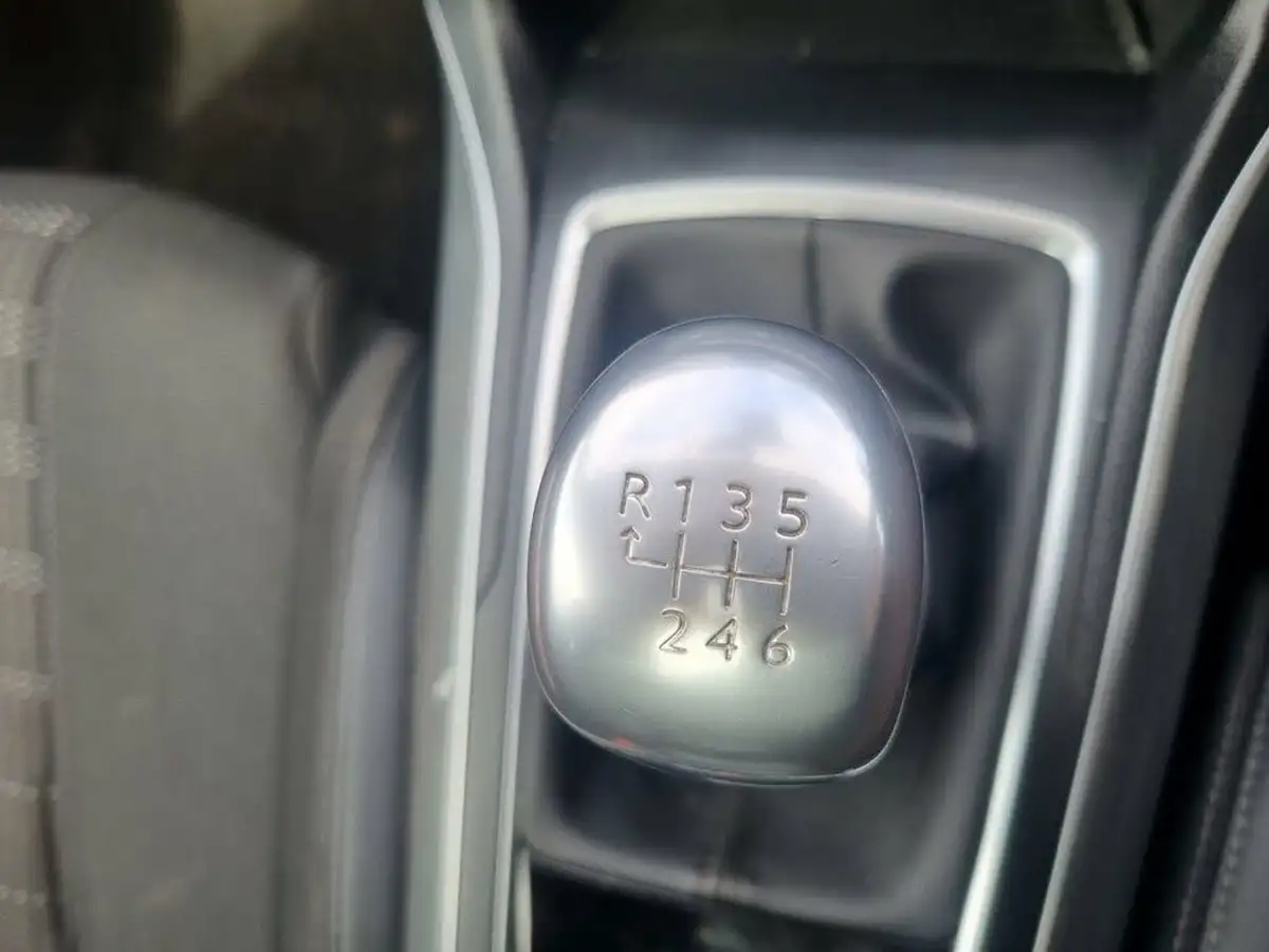 2019-peugeot-308-sw-12-puretech-allure-130bhp-big-10