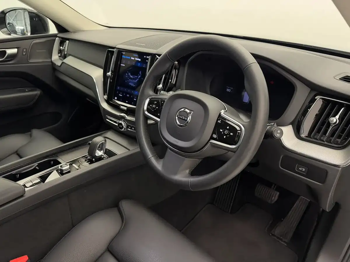 2023-volvo-xc60-20-b5-plus-big-23