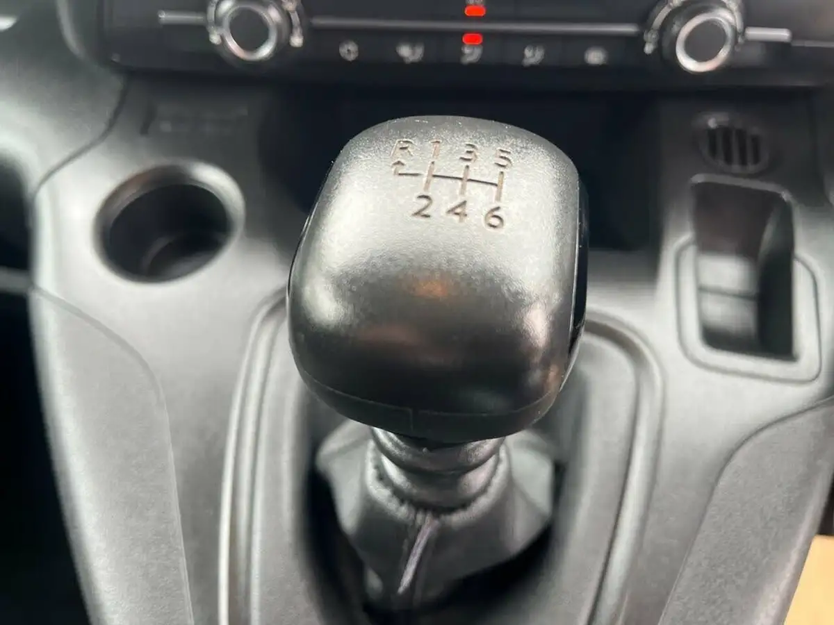 2022-toyota-proace-city-15d-active-big-40