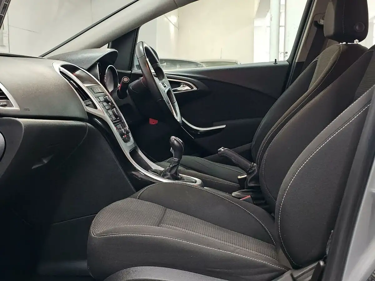 2013-vauxhall-astra-14-sri-turbo-140ps-1364cc-big-16
