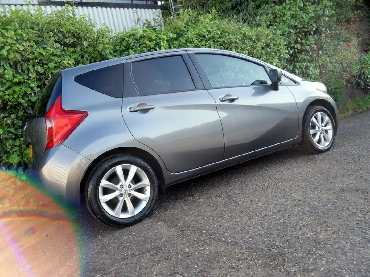 2015-nissan-note-12-tekna-big-28