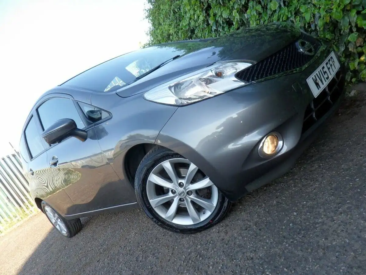 2015-nissan-note-12-tekna-big-0