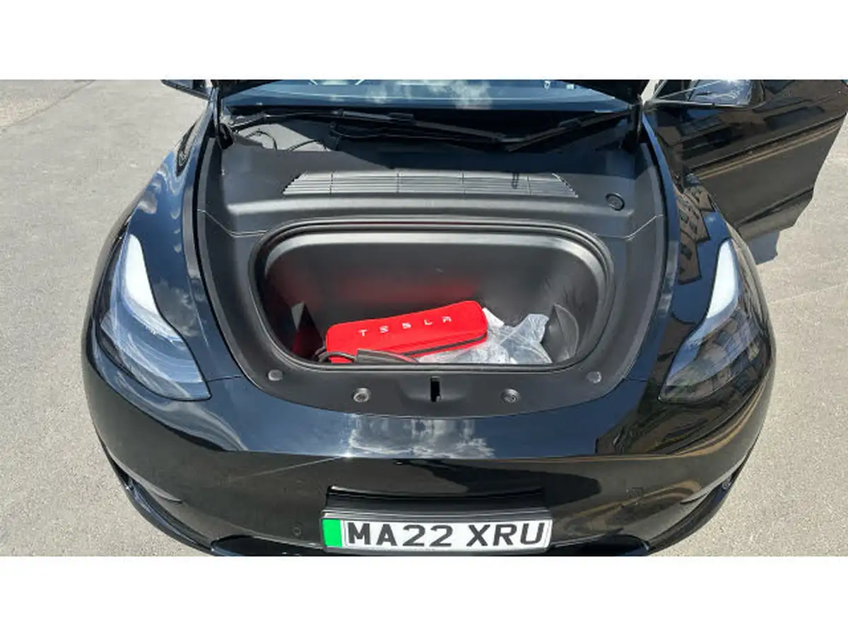 2022-tesla-model-y-e-long-range-big-7