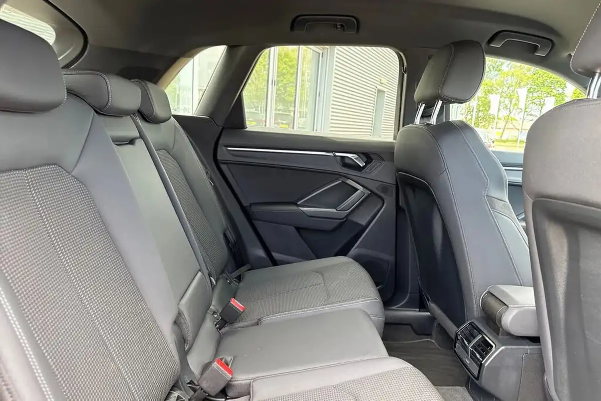 2019-audi-q3-20-40-tfsi-s-line-big-35