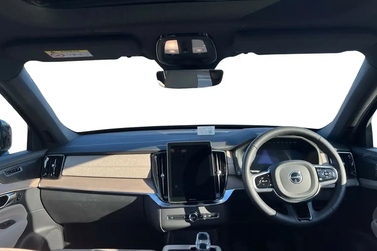 2025-volvo-xc90-20-b5-plus-big-5