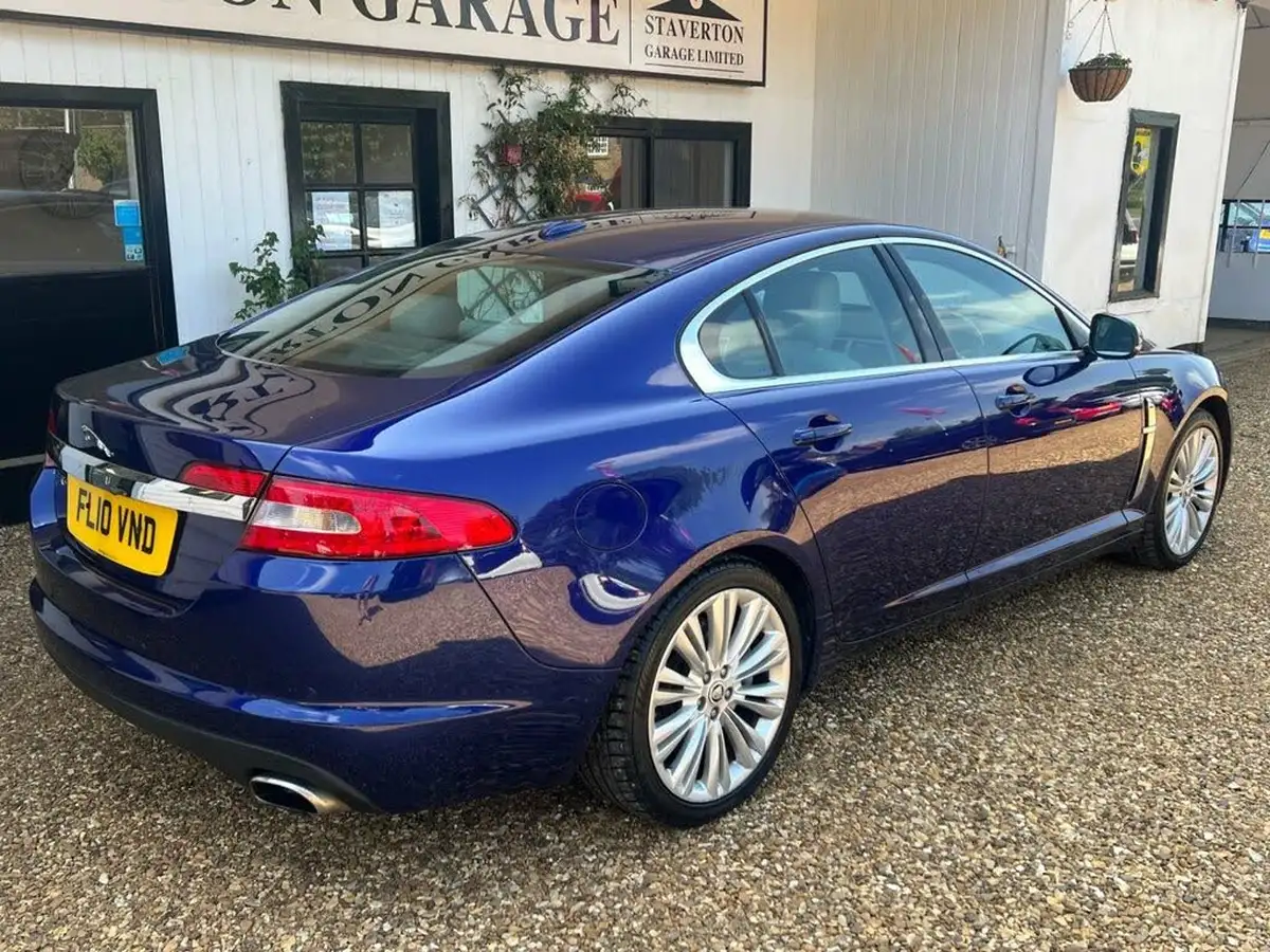 2010-jaguar-xf-30-luxury-big-5