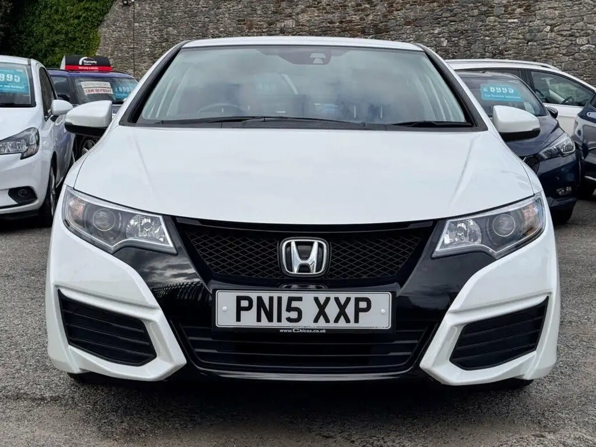 2015-honda-civic-18-s-1-cd-hatchback-big-2