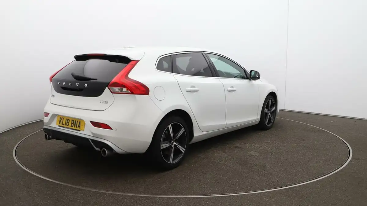 2018-volvo-v40-15-t2-r-design-nav-plus-big-54