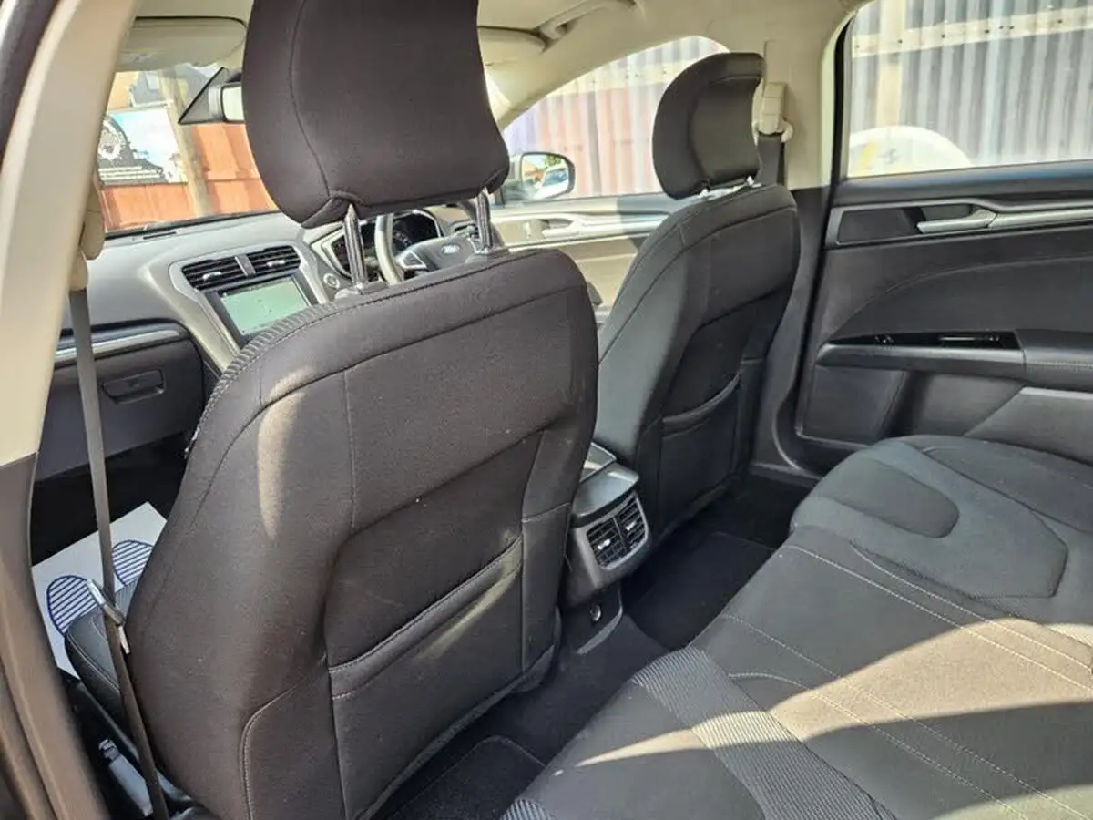 2017-ford-mondeo-20tdci-titanium-180ps-hatchback-powershift-big-17