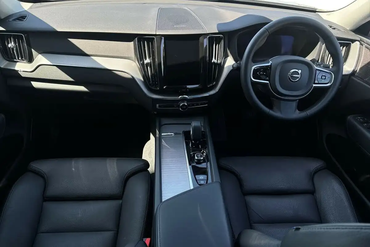 2024-volvo-xc60-20-b5-plus-big-5