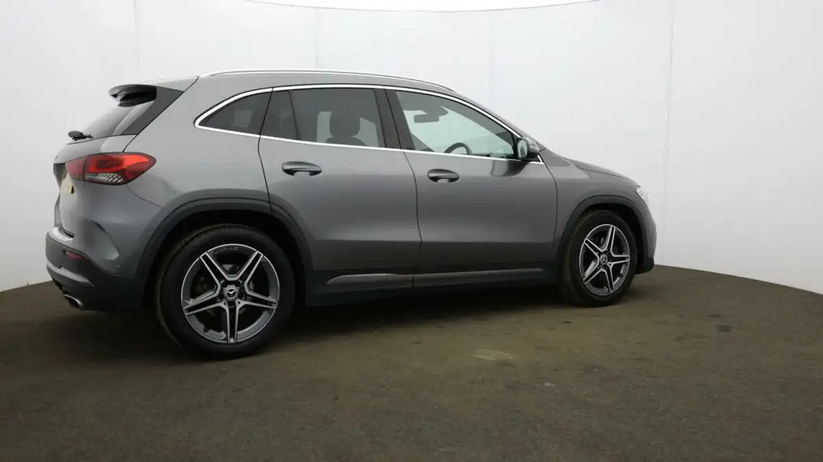 2022-mercedes-benz-gla-class-13-gla-200-amg-line-executive-big-56