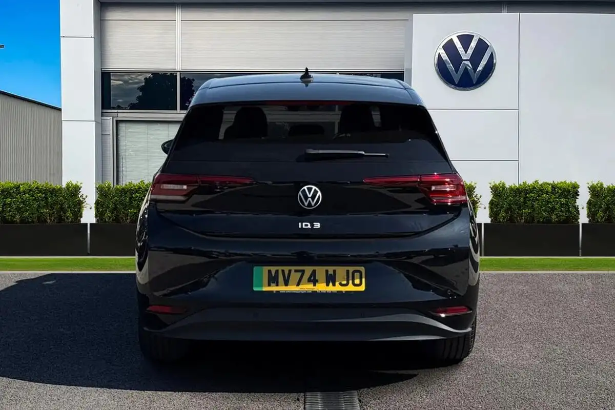 2024-volkswagen-id3-e-pro-match-59kwh-big-3