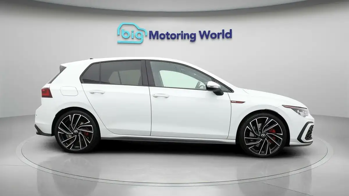 2024-volkswagen-golf-20-tsi-gti-245ps-big-7