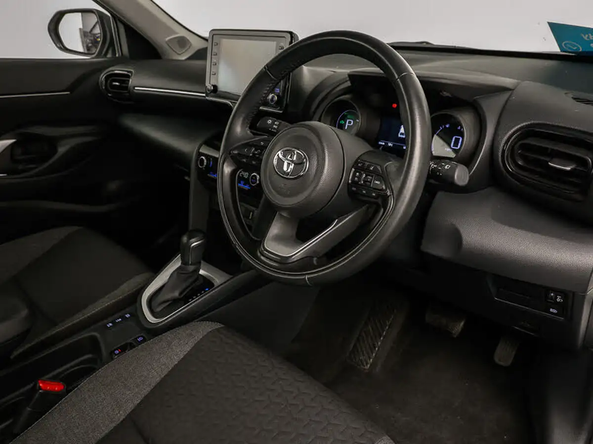 2022-toyota-yaris-cross-15-vvt-i-icon-big-16