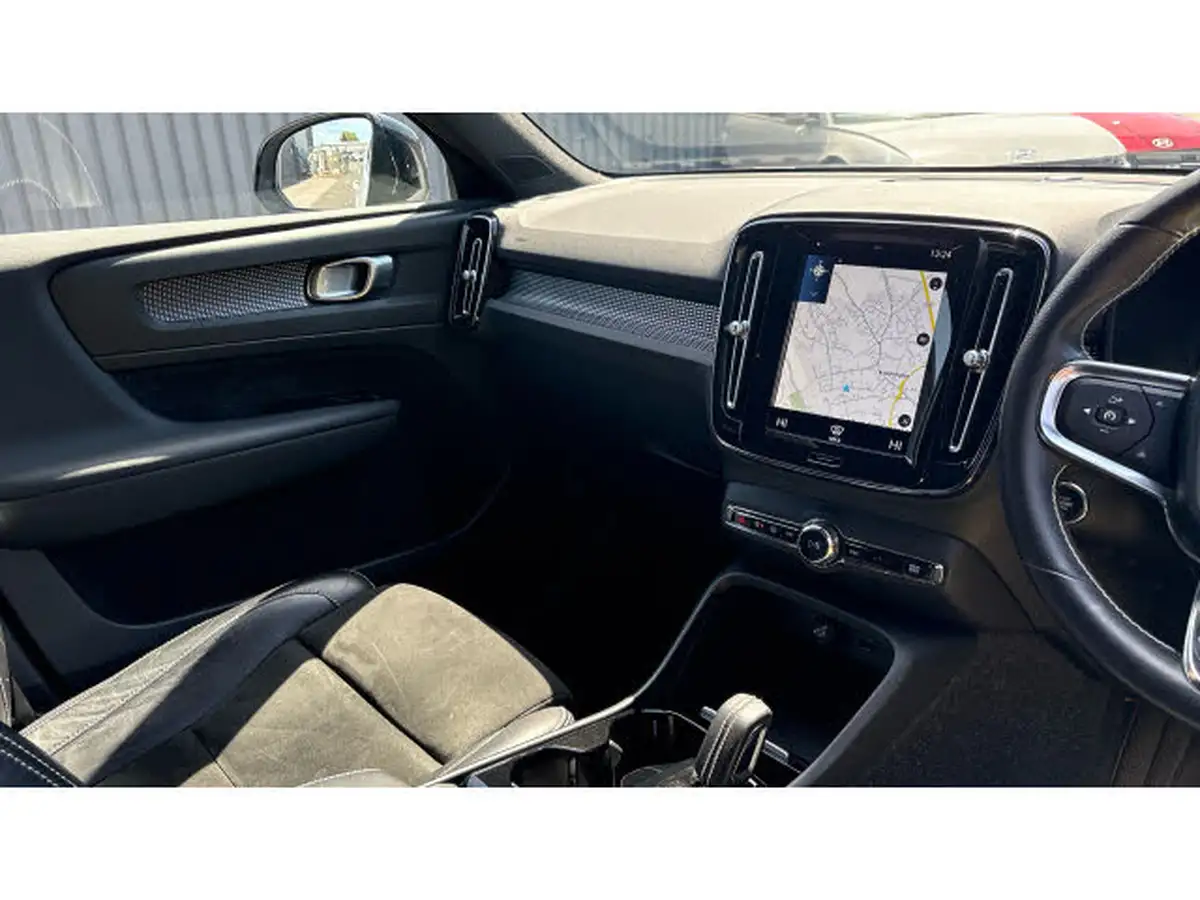 2020-volvo-xc40-20-b4-r-design-awd-big-13